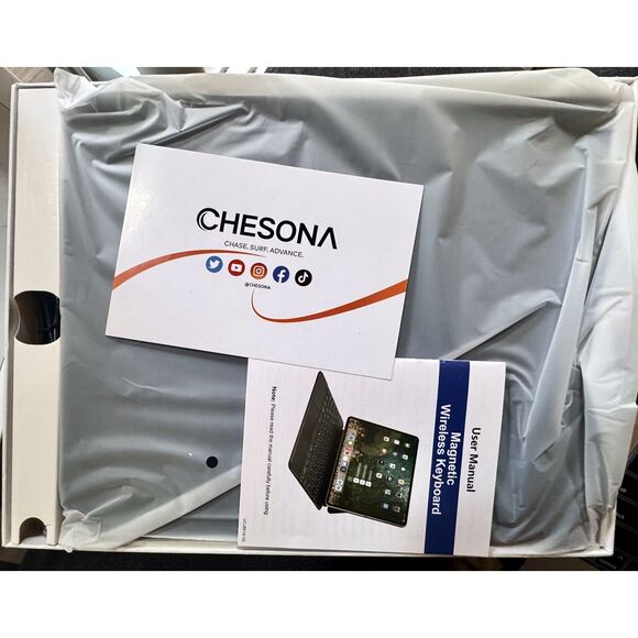 CHESONA iPad Air 13"/Pro 12.9" Magic Case w/Wireless Backlit Keyboard & Trackpad - Picture 2 of 12